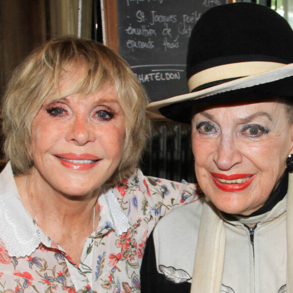 Exclusif - Sophie Darel et Geneviève de Fontenay - Déjeuner à la brasserie Les Fontaines à Paris. Le 9 juillet 2020 © Baldini / Bestimage 