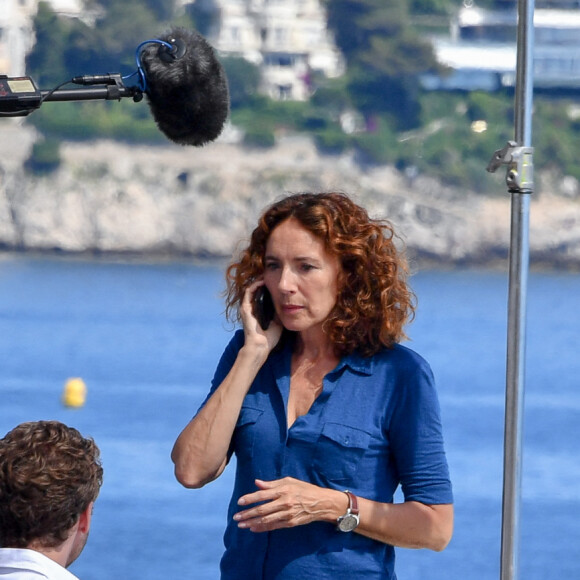 Isabel Otero et Hubert Roulleau sur le tournage de la série "Crimes parfaits" (France 3) sur la promenade des Anglais et sur la plage Beau Rivage à Nice, sous la direction d'Emmanuel Rigaut. Le 23 juin 2020.