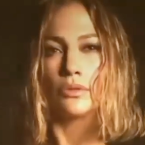 Jennifer Lopez prend la poste, complètement nue, sur TikTok.