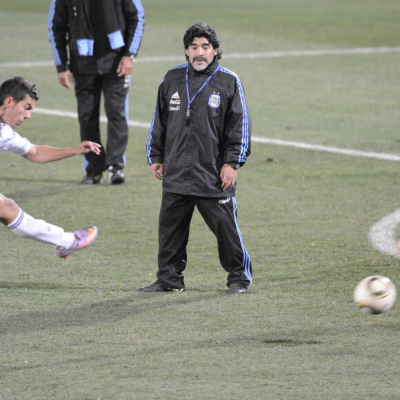Archives - Diego Maradona, entraineur de l'équipe d'Argentine, lors d'un entrainement à Pretoria lors de la Coupe du Monde de Football 2010. L'équipe devait affronter l'Allemagne en 1/4 de finale. Le 1er juillet 2010 