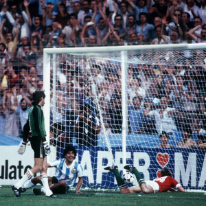 Archives - Diego Maradona lors du match Hongrie vs Argentine lors de la Coupe du Monde de Football de 1982 