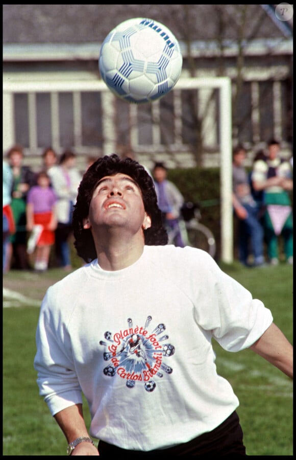 Diego Maradona en visite à Reims en 1989. 