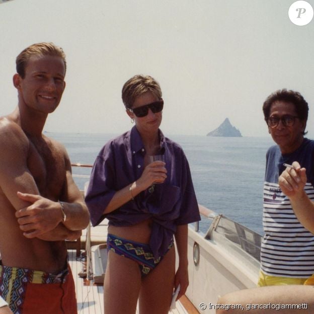 Diana sur le yacht du couturier Valentino, au large de la Sicile, en septembre 1990.