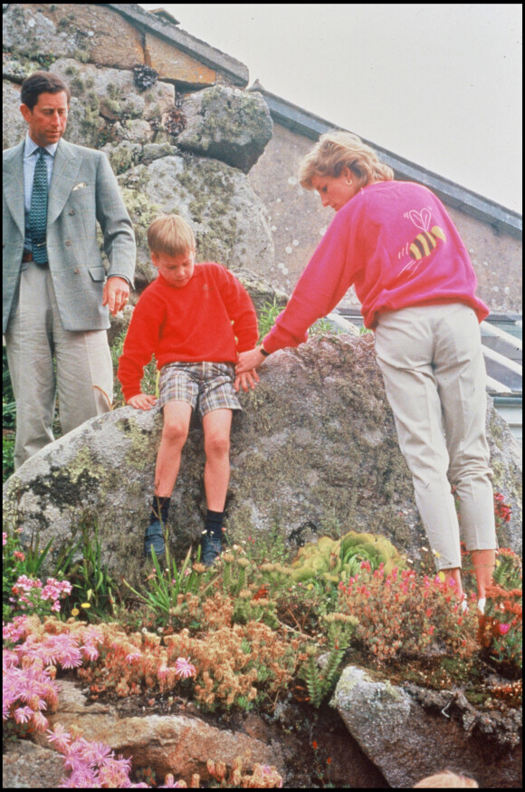 Diana avec Charles et William en vacances aux îles Scilly en 1989.