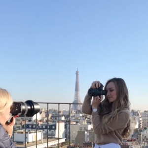 Estelle Lefébure et sa fille Emma Smet en séance photo à Paris. Le 26 novembre 2020.