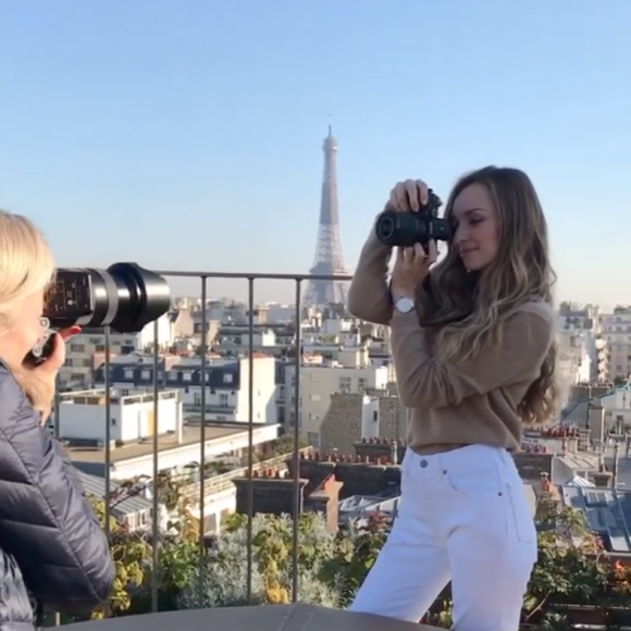 Estelle Lefébure et sa fille Emma Smet en séance photo à Paris. Le 26 novembre 2020.