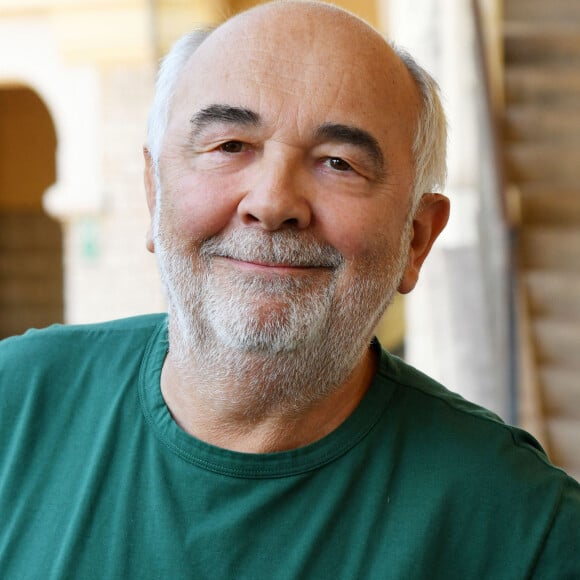 Gérard Jugnot lors d'une rencontre avec des éléves de classes littéraires et de prépa du lycée Masséna dans le cadre de l'opération "Théâtre pour Tous", à Nice. © Bruno Bebert / Bestimage