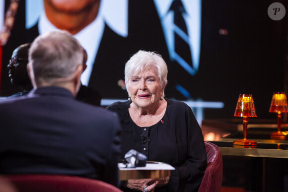 Exclusif - Line Renaud - Enregistrement de l'émission "On est presque en direct" (OEED), présentée par L.Ruquier, et diffusée sur France 2 le 21 novembre 2020 © Jack Tribeca / Bestimage 