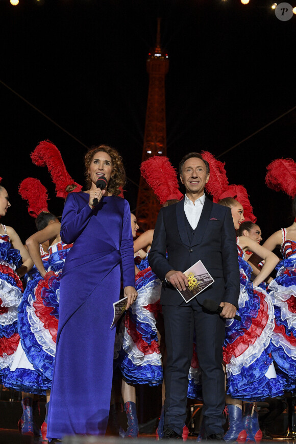 Exclusif - Les danseuses du Moulin Rouge, Marie-Sophie Lacarrau et Stéphane Bern - Concert anniversaire des 130 ans de la Tour Eiffel à Paris, qui sera diffusé le 26 octobre sur France 2. Le 2 octobre 2019. © Pierre Perusseau/ Bestimage 