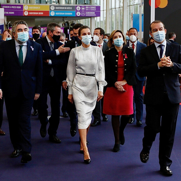 La reine Letizia d'Espagne ( avec un masque) participe au sommet de l'innovation et du tourisme (TIS 2020) à Séville le 25 Novembre 2020.
