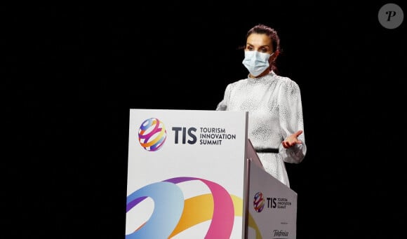 La reine Letizia d'Espagne participe au sommet de l'innovation et du tourisme (TIS 2020) à Séville le 25 Novembre 2020.