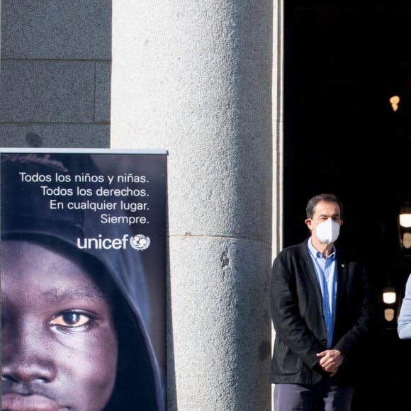 La reine Letizia d'Espagne vient assister à une réunion de l'Unicef Espagne au conseil supérieur de la recherche scientifique à Madrid le 17 novembre 2020.