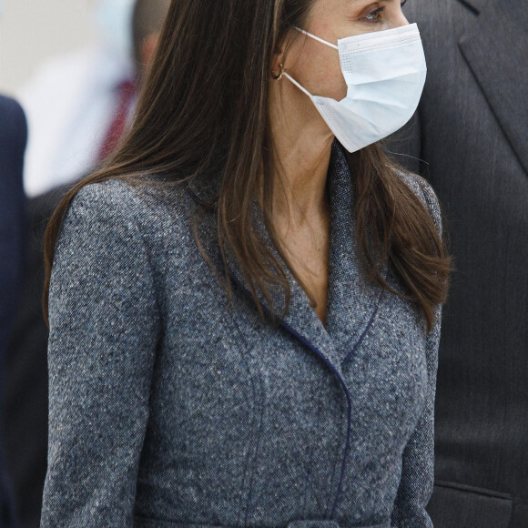Le roi Felipe VI et la reine Letizia d'Espagne effectuent une visite inaugurale au nouvel hôpital universitaire de Tolède, en Castille-La Manche (Espagne), le 16 novembre 2020.