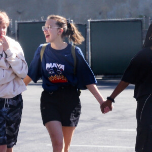 Exclusif - Zahara Jolie-Pitt, Shiloh et leur amie Millie Bobby Brown sont allés déjeuner dans le restaurant "Mel's Dinner" à Los Angeles, le 1er juillet 2019.