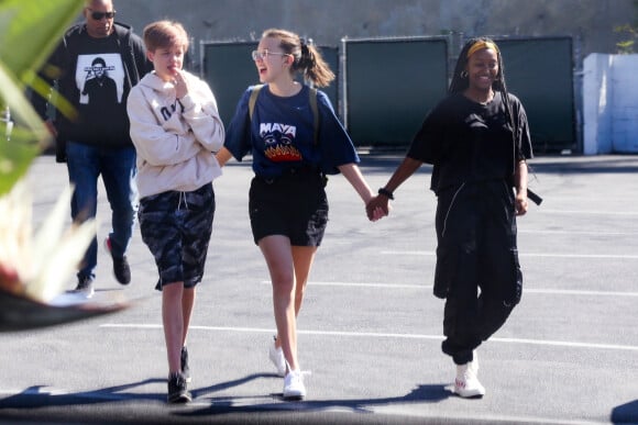 Exclusif - Zahara Jolie-Pitt, Shiloh et leur amie Millie Bobby Brown sont allés déjeuner dans le restaurant "Mel's Dinner" à Los Angeles, le 1er juillet 2019.
