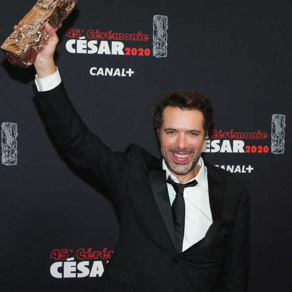 Nicolas Bedos (César du meilleur scénario original pour " La Belle Époque ") - Pressroom (press room) de la 45ème cérémonie des César à la salle Pleyel à Paris le 28 février 2020 © Dominique Jacovides / Olivier Borde / Bestimage