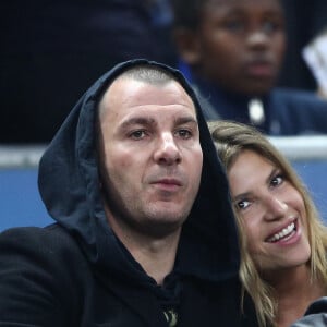 Michaël Youn et sa compagne Isabelle Funaro - People à la finale de la Coupe de la Ligue entre le Psg et Bastia au Stade de France à Saint-Denis le 11 avril 2015. Le psg a remporté le titre sur le score de 4 à 0.