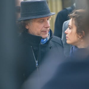 Exclusif - Charles Berling et la comédienne Pauline Cheviller - Cérémonie des obsèques de Anna Karina en la chapelle de l'Est au cimetière du Père Lachaise à Paris. Le 21 décembre 2019