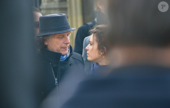 Exclusif - Charles Berling et la comédienne Pauline Cheviller - Cérémonie des obsèques de Anna Karina en la chapelle de l'Est au cimetière du Père Lachaise à Paris. Le 21 décembre 2019