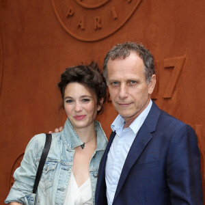 Pauline Cheviller et Charles Berling - Les célébrités au village des internationaux de tennis de Roland Garros à Paris le 4 juin 2017. © Dominique Jacovides-Cyril Moreau/Bestimage