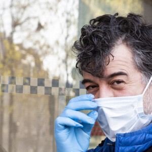 Exclusif - Stéphane Plaza - L'équipe de l'émission "Les Grosses Têtes" continue de travailler pendant le confinement lors de l'épidémie de coronavirus (COVID-19) le 6 avril 2020. © Jack Tribeca / Bestimage