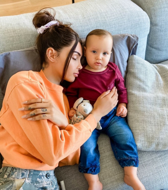 Nabilla avec son fils Milnn (1 an) sur Instagram