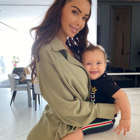 Nabilla avec son fils Milnn (1 an) sur Instagram