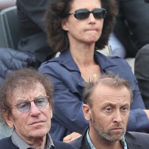 Alain Souchon et son fils Pierre Souchon dans les tribunes des internationaux de tennis de Roland Garros à Paris, France, le 5 juin 2018. © Dominique Jacovides - Cyril Moreau/Bestimage 