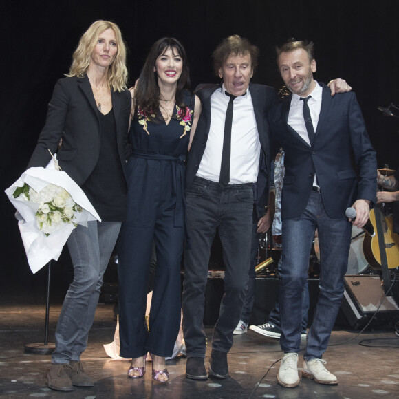 Sandrine Kiberlain, Nolwenn Leroy, Alain Souchon et son fils Pierre Souchon - Concert du 13ème Gala 2018 de l'Association pour la Recherche sur Alzheimer à la salle Pleyel à Paris le 12 février 2018. L'intégralité des bénéfices de cette soirée servira à financer la recherche sur la maladie d'Alzheimer. © Coadic Guirec-Pierre Perusseau/Bestimage