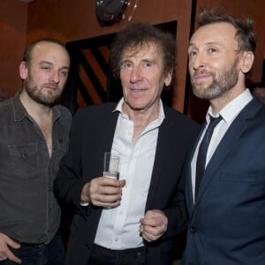 Alain Souchon et ses fils Charles (le chanteur Ours) et Pierre - 10ème gala de "l'association pour la recherche sur Alzheimer": "2 Générations chantent pour la 3ème" un spectacle inédit de Pierre Souchon à l'olympia à Paris