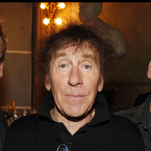 Alain Souchon et ses fils, Pierre et Ours, au gala de l'IFRAD à l'Opéra Comique, à Paris, en 2011.