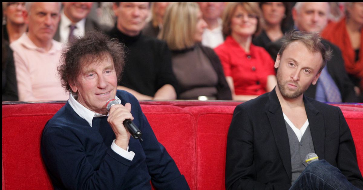 Alain Souchon et son fils Pierre Souchon dans l'émission Vivement dimanche en 2009. Purepeople