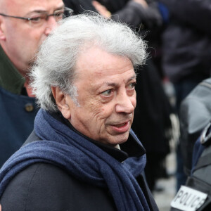 Hervé Vilard - Arrivées aux obsèques de Michou en l'église Saint-Jean de Montmartre à Paris.