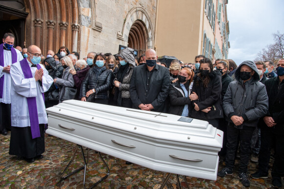 Le cercueil - Obsèques du rugbyman Christophe Dominici en l'église Saint-Louis de Hyères le 4 décembre 2020 © Patrick Carpentier / Bestimage