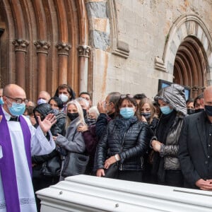 Le cercueil - Obsèques du rugbyman Christophe Dominici en l'église Saint-Louis de Hyères le 4 décembre 2020 © Patrick Carpentier / Bestimage