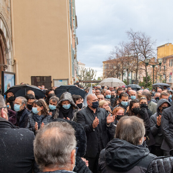 Le cercueil - Obsèques du rugbyman Christophe Dominici en l'église Saint-Louis de Hyères le 4 décembre 2020 © Patrick Carpentier / Bestimage