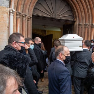 Le cercueil - Obsèques du rugbyman Christophe Dominici en l'église Saint-Louis de Hyères le 4 décembre 2020 © Patrick Carpentier / Bestimage