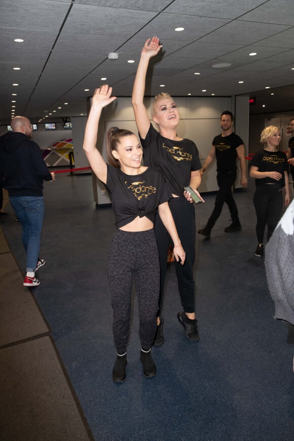 Exclusif - Denitsa Ikonomova et Katrina Patchett au cocktail après le spectacle "EntreNous By D'Pendanse" au Dôme de Paris - Palais des Sports, à Paris, France, le samedi 7 Mars 2020. EntreNous By D'Pendanse est une troupe composée de 8 danseurs aux personnalités différentes mais réunis autour d'une passion commune, la danse. Tout commence en 2010, lorsque M.Dereymez constitue la troupe D'pendanse à la base pour l'émission "Dancestreet" sur France Ô. Il s'entoure alors de danseurs professionnels qui sont avant tout des amis de longues dates. Ensemble ils forment une véritable famille souhaitant partager avec le grand public leur amour pour la danse. À la suite de cette émission, la troupe poursuit son ascension en se produisant dans des festivals, galas, événements sportifs, etc... Depuis 2015, la troupe rencontre un véritable succès avec son premier spectacle "Entre Nous" et se produit dans les plus belles salles (Accor Hôtels Arena de Paris, Palais des Sports de Lyon, Théâtre Chaillot de Paris, Cirque Royal de Bruxelles...). Encore méconnue il y a 10 ans, la danse de salon a été popularisée en France grâce à l'émission "Danse avec les Stars" qui dès la première saison rencontre un succès phénoménal. À chaque saison, les danseurs professionnels se surpassent pour présenter des chorégraphies toujours plus spectaculaires. Aujourd'hui les "stars" du programme ce sont eux ! © Cyril Moreau/Bestimage 