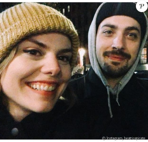 Coeur de Pirate pose avec son nouvel amoureux Marc, sur Instagram.