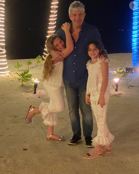 L'ancien footballeur Paolo Rossi et ses deux filles aux Maldives. Février 2020.