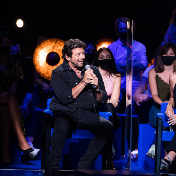 Exclusif - No Web - Patrick Bruel, Faustine Bollaert - Enregistrement de l'émission "La boîte à Secrets 5" à Paris, qui sera diffusée le 6 novembre sur France 3. Le 21 septembre 2020 Au cours de la soirée, chaque invité aura une boîte disposée devant lui, de laquelle il extraira un objet revêtant une valeur particulière à ses yeux. Après en avoir livré la signification en plateau, la personnalité verra alors apparaître une surprise dans la boîte géante de l'émission, avec l'intervention de proches. Une émission qui véhicule de belles valeurs, et qui contiendra son lot de larmes et de révélations dans une atmosphère bienveillante. © Tiziano Da Silva / Bestimage 