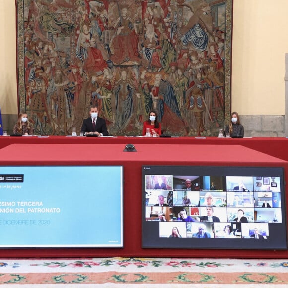 Le roi Felipe VI et la reine Letizia d'Espagne, la princesse Leonor, l'infante Sofia d'Espagne - Réunion du conseil d'administration de la Fondation Princesse de Gérone au Palais El Pardo. Madrid, le 11 décembre 2020.