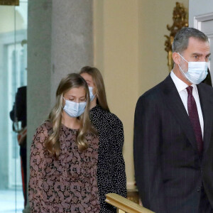 Le roi Felipe VI et la reine Letizia d'Espagne, la princesse Leonor, l'infante Sofia d'Espagne - Réunion du conseil d'administration de la Fondation Princesse de Gérone au Palais El Pardo. Madrid, le 11 décembre 2020.