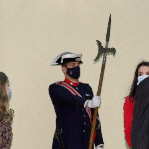 Le roi Felipe VI et la reine Letizia d'Espagne, la princesse Leonor, l'infante Sofia d'Espagne - Réunion du conseil d'administration de la Fondation Princesse de Gérone au Palais El Pardo. Madrid, le 11 décembre 2020.
