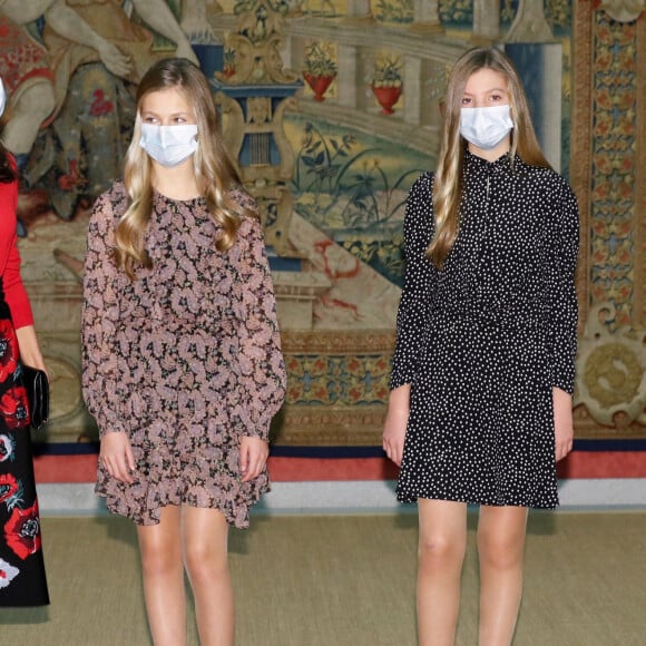 Le roi Felipe VI et la reine Letizia d'Espagne, la princesse Leonor, l'infante Sofia d'Espagne - Réunion du conseil d'administration de la Fondation Princesse de Gérone au Palais El Pardo. Madrid, le 11 décembre 2020.