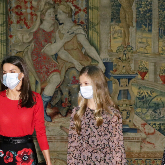 Le roi Felipe VI et la reine Letizia d'Espagne, la princesse Leonor, l'infante Sofia d'Espagne - Réunion du conseil d'administration de la Fondation Princesse de Gérone au Palais El Pardo. Madrid, le 11 décembre 2020.
