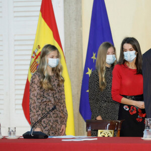 Le roi Felipe VI et la reine Letizia d'Espagne, la princesse Leonor, l'infante Sofia d'Espagne - Réunion du conseil d'administration de la Fondation Princesse de Gérone au Palais El Pardo. Madrid, le 11 décembre 2020.