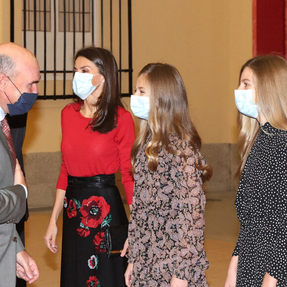 Le roi Felipe VI et la reine Letizia d'Espagne, la princesse Leonor, l'infante Sofia d'Espagne - Réunion du conseil d'administration de la Fondation Princesse de Gérone au Palais El Pardo. Madrid, le 11 décembre 2020.