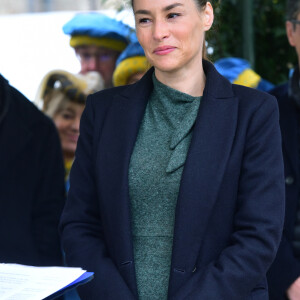 Vanessa Demouy - La confrérie de Belnus a procédé à l'intronisation des invités du Comité des fêtes de Beaune et du Pays beaunois, V. Demouy, D. Fernandez et P. Verdier après une messe en la basilique de Beaune. Sont ensuite venus les présidents de la vente des vins lors de la 157ème vente aux enchères des vins des Hospices de Beaune à Beaune, France, le 19 novembre 2017. La récolte 2017 permet aux Hospices de proposer à la vente 787 pièces, dont 157 pièces de vin blanc et 630 pièces de vin rouge. Ces 787 pièces sont réparties en 50 Cuvées, 33 de vin rouge et 17 de vin blanc, soigneusement élaborées par les Hospices. Ces Cuvées sont le résultat d'un assemblage harmonieux de différents climats, ce qui contribue à créer l'originalité des vins du domaine viticole des Hospices de Beaune. Chaque Cuvée porte le nom d'un bienfaiteur des Hospices ou du donateur historique de la vigne. © Giancarlo Gorassini/Bestimage