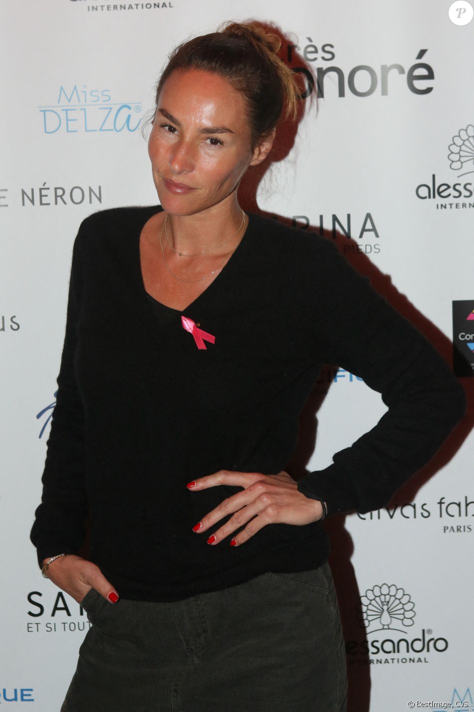 Exclusif - Vanessa Demouy - Soirée cocktail dînatoire "Octobre Rose" au profit de l'association "à Chacun son Everest!" (l'association aide les malades à guérir mieux grâce à l'ascension de "leur Everest ". Des séjours réparateurs proposés à Chamonix apportent aux enfants et aux femmes un accompagnement global, psychologique et physique. L'objectif est de les aider dans cette phase difficile de " l'Après-Cancer ") au Très Honoré à Paris, France, le 24 octobre 2016. © CVS/Bestimage